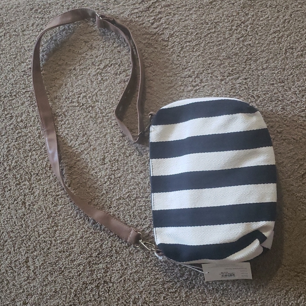Aeropostale black and white patterned crossbody bag